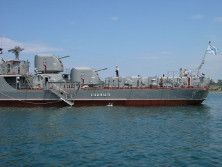 Large ship docked water people 2 - aleksandr gerasimov free wallpaper