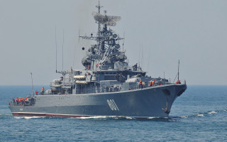 Gray warship ocean people deck - a large gray ship in the middle of the ocean free wallpaper