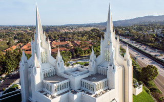 Large church massive spire clock - modernism free wallpaper