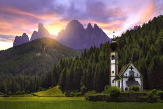 Church mountain sunset background foreground - a sunset in the background and a mountain range in the foreground free wallpaper