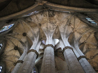 Cathedral massive ceiling high columns - stained glass window free wallpaper