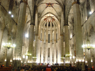 Large cathedral crowd ceiling lights - inside free wallpaper