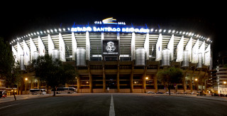Stadium night sign cars parked - a large sign free wallpaper