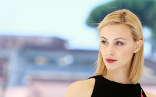 Blonde woman black top tree - a black top free wallpaper