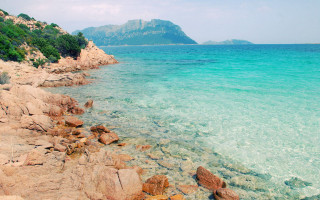 Rocky shore clear water mountain - a rocky shore free wallpaper