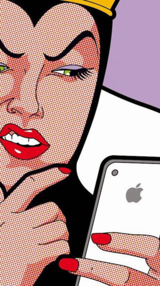 Woman crown cellphone looking screen - a crown free wallpaper
