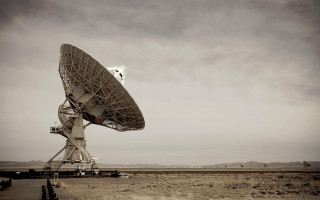 Satellite dish desert mountains cloudy - telephoto free wallpaper