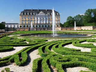 Large building fountain garden front - german romanticism free wallpaper