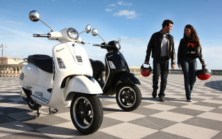 Man woman white scooter checkered - floor free wallpaper
