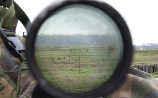 Field through magnifyingglass soldier uniform - magnifying free wallpaper