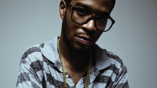 Man glasses necklace cellphone hologram - visual art free wallpaper