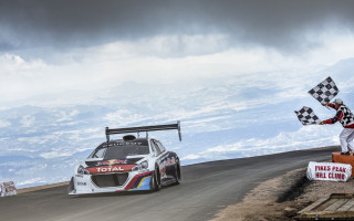 Derek hill race car flag - a race track free wallpaper