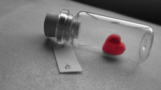Tiny red heart glass bottle - tiny free wallpaper
