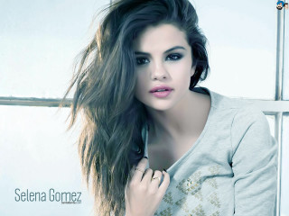 Woman long hair wind comb - the wind free wallpaper for desktop