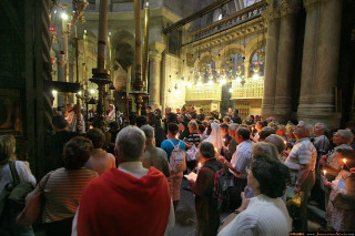 Large group people church candles - a large group of people free wallpaper