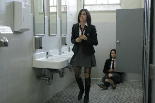 Woman bathroom floor standing background - transgressive free wallpaper for desktop