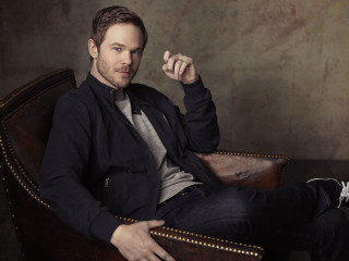 Man chair smoking serious looking - andrew bell free wallpaper