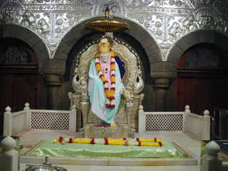 Bapu statue green carpet library - front view free wallpaper