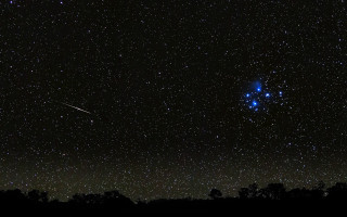 Night sky star shooting star - a distant object in the distance free wallpaper