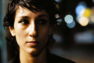 Night streetwoman blackjacket portrait blurry - a street corner free wallpaper