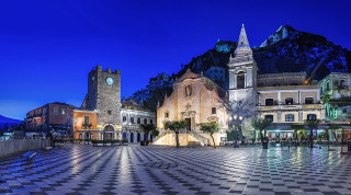 Large building clock tower checkered - a clock tower in the background free wallpaper