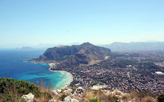 City beach hilltop ocean mountain - achille leonardi free wallpaper