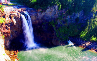 Waterfall above river bridge building - christo free wallpaper