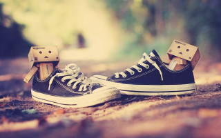 Black white shoes box ground - a box free wallpaper