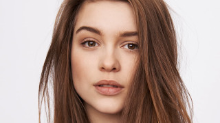 Woman long brown hair white - a toothbrush free wallpaper