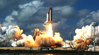 Rocket launch smoke trees sky - redshift free wallpaper