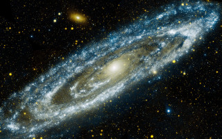 Large spiral galaxy bright blue - a black sky free wallpaper