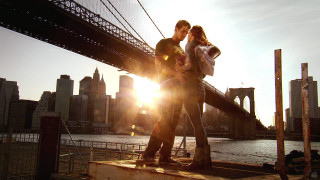 Man woman bridge sunshine city - a city skyline in the background free wallpaper