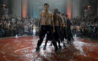 Men standing red floor crowd - a crowd of people free wallpaper