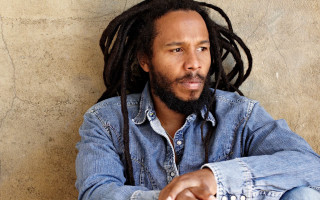 Man dreadlocks sitting ground hands - dreadlock free wallpaper
