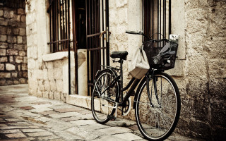 Bicycle parked building bags seat - a bag free wallpaper