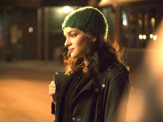 Woman green hat street night - visual art free wallpaper