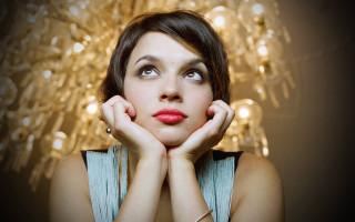 Woman hands face looking up - daphne mcclure free wallpaper
