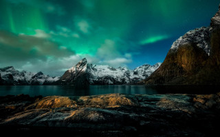 Mountain range lake green aurora - artur grottger free wallpaper