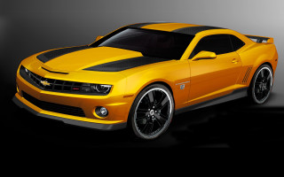 Yellow car black stripe hood 2 - a black stripe free wallpaper