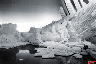 Rocky water ice chunks building - gutai group free wallpaper