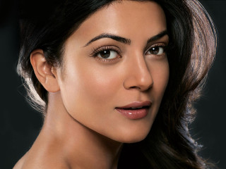 Woman brown eyeliner black background - ella guru free wallpaper