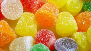 Gummy bears closeup pile white - a close up of a bunch free wallpaper