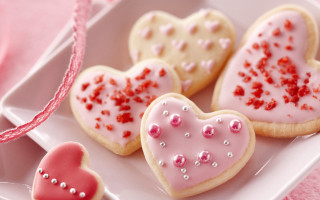Heart shaped cookies pink icing - annabel kidston free wallpaper