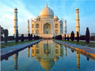 Large white building reflection water - a reflection free wallpaper
