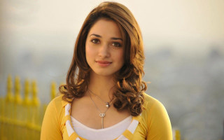 Woman yellow shirt necklace yellow - her neck free wallpaper