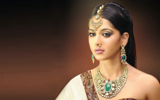Woman jewelry saree brown background - a necklace and earrings free wallpaper