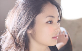 Woman long hair reflection mirror - she free wallpaper