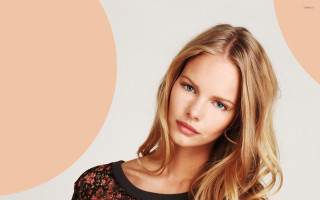 Blonde woman black top pink - a black top free wallpaper