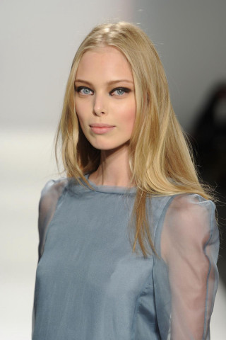 Model long blonde blue dress - a blue dress free wallpaper