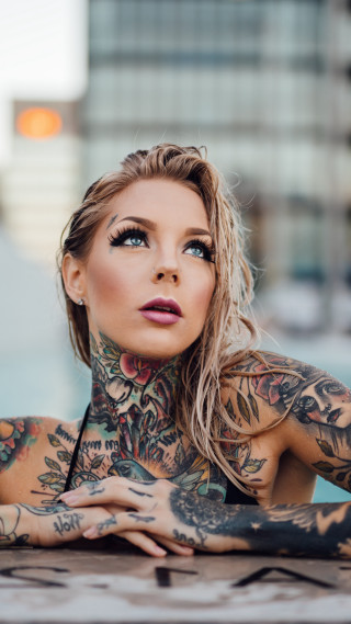 Woman tattoos hands hips eyes - lowbrow free wallpaper